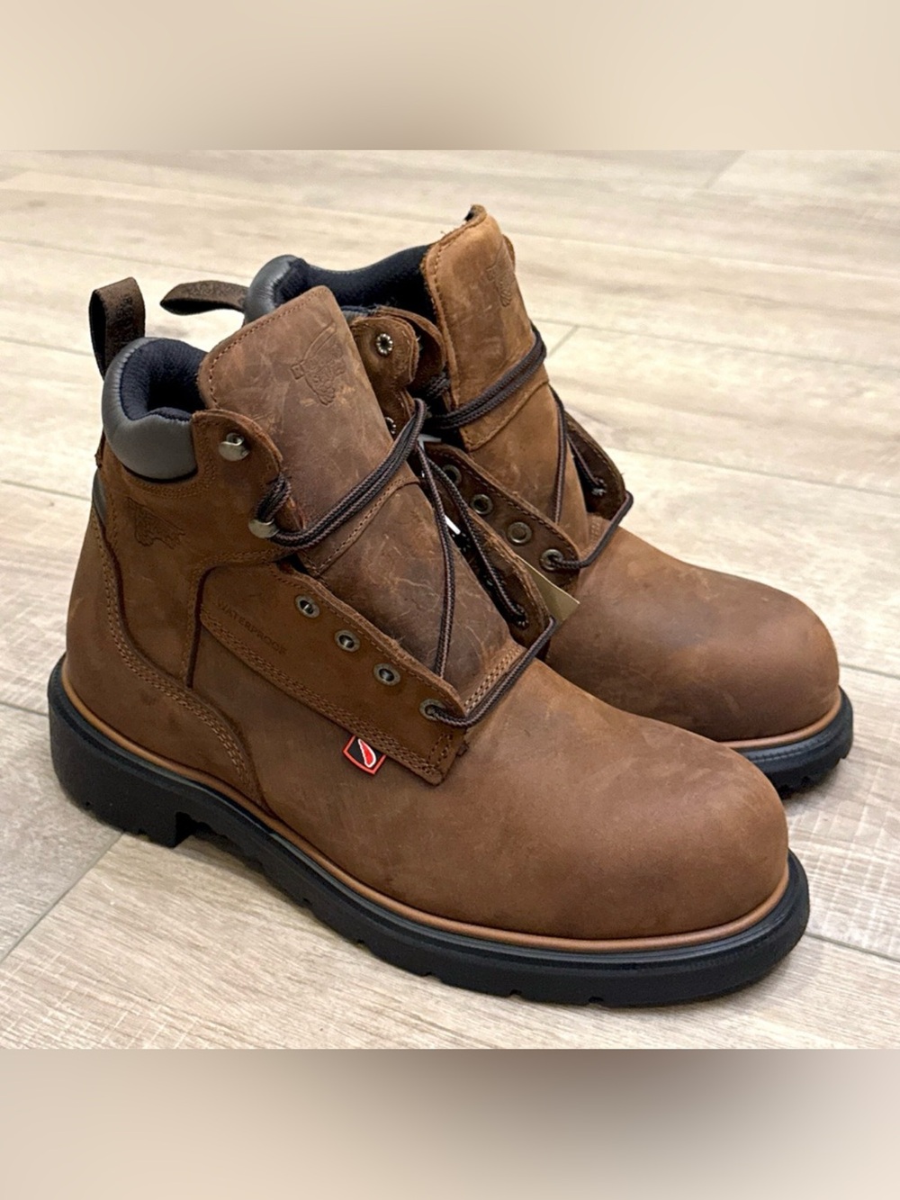 RED WING 4215 DYNAFORCE 6-INCH WATERPROOF SAFETY STEEL TOE WORK BOOTS SZ 8.5 E2